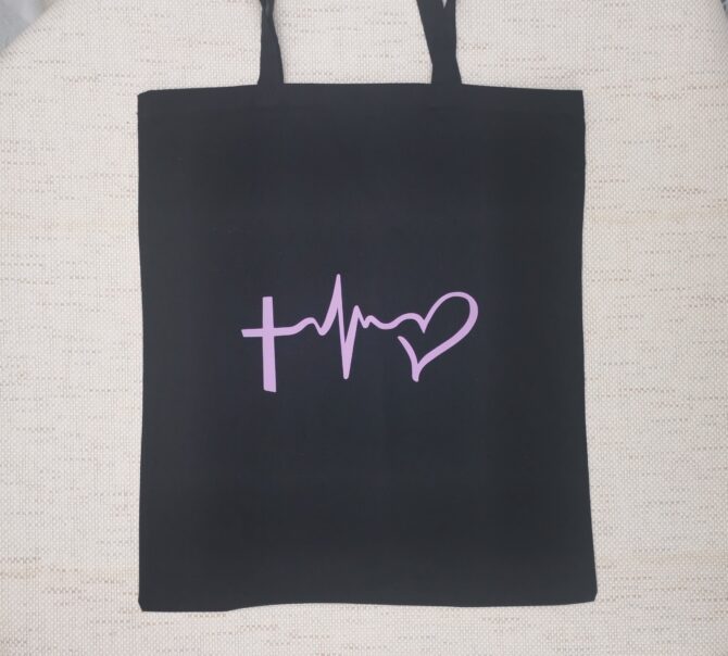 Tote bag noir, croix et cœur 8