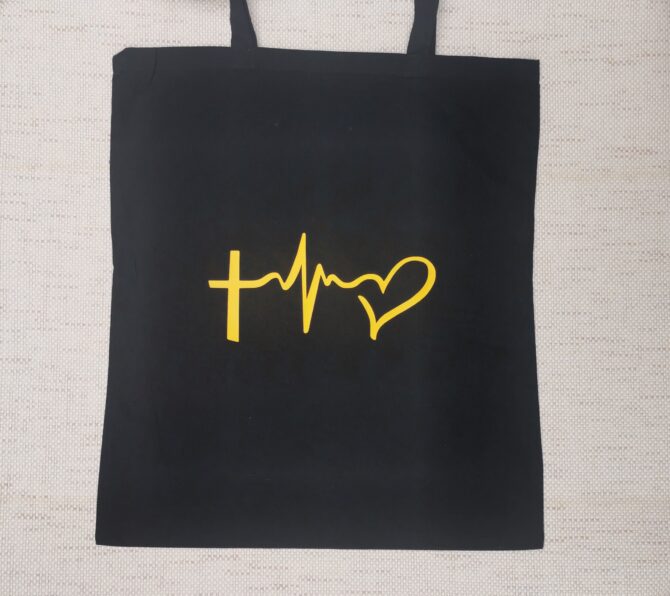 Tote bag noir, croix et cœur 4