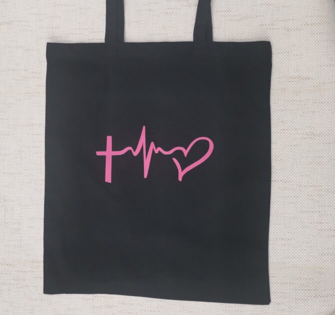 Tote bag noir, croix et cœur 10