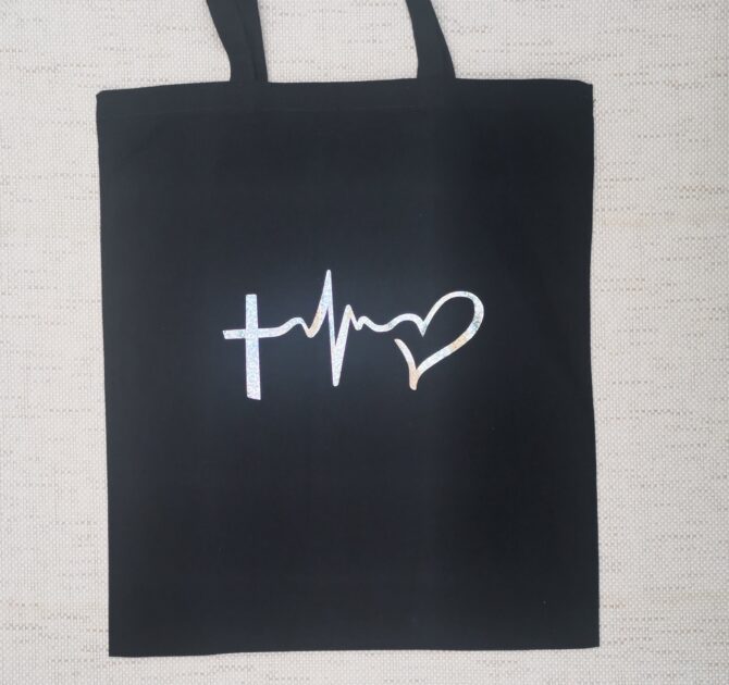 Tote bag noir, croix et cœur 9