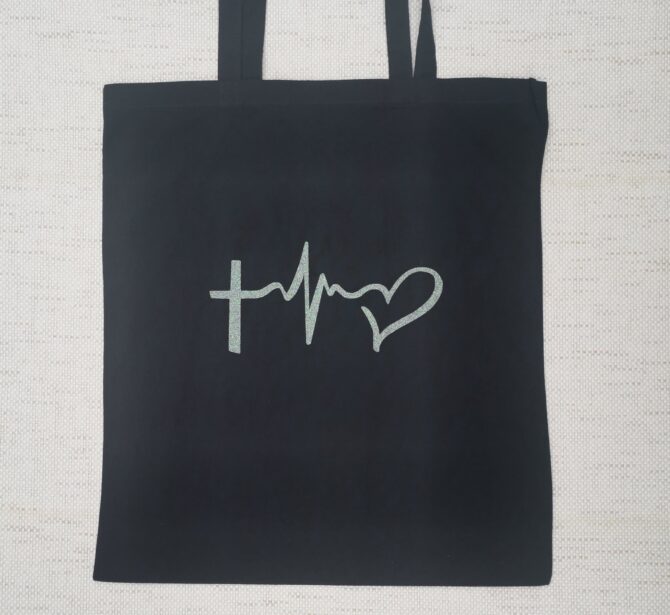 Tote bag noir, croix et cœur 3