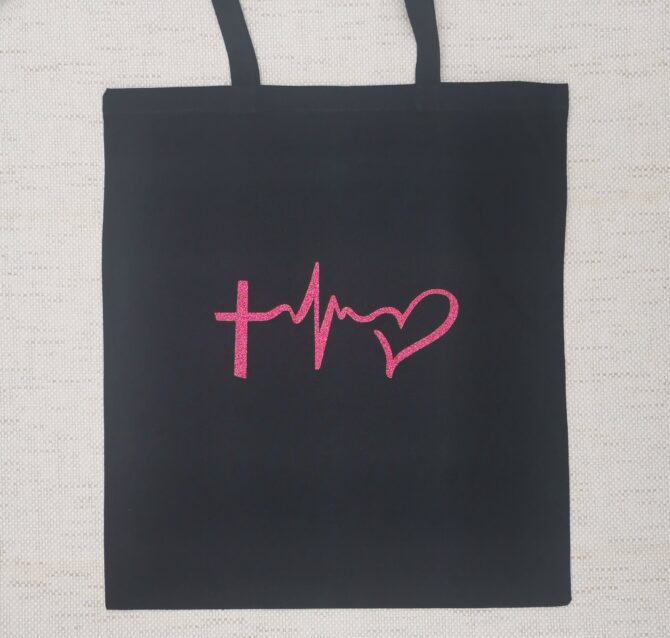 Tote bag noir, croix et cœur 2