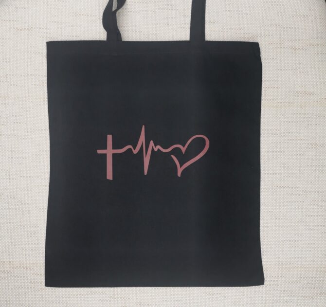 Tote bag noir, croix et cœur 11