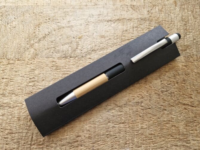 Stylo noir soft-touch bambou avec verset gravé