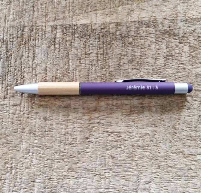 Stylo violet gravé laser Jérémie 31 : 3