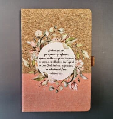 Carnet A5 liège et toile pêche, Ephésiens 3 : 20-21