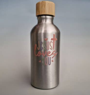 Petite Gourde argent, bouchon bambou "Jesus loves you"