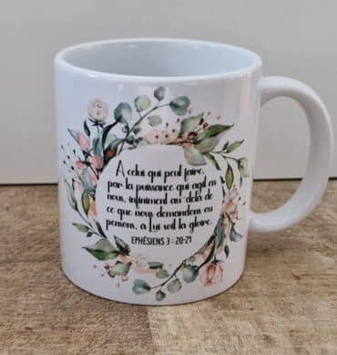Tasse brillante couronne fleurs Ephesiens 3 : 20-21